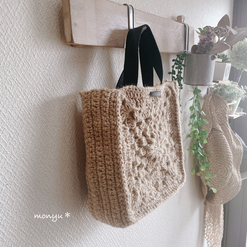 麻紐で編んだお花モチーフのしかくいバッグ かごバッグ monyu