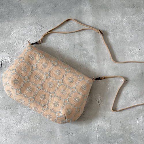 ミナペルホネンタック入りフラップショルダーバック anemone