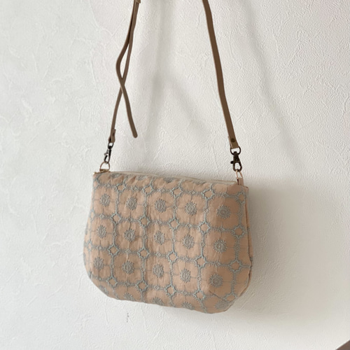 ⚮̈ミナペルホネン anemone beige ボディバッグ ショルダー ショルダー  