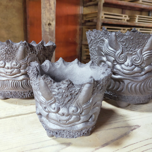 土瓦製鬼瓦 覆輪丸張 8寸隅 いぶし 鬼瓦 淡路瓦 : 日之出工業株式会社