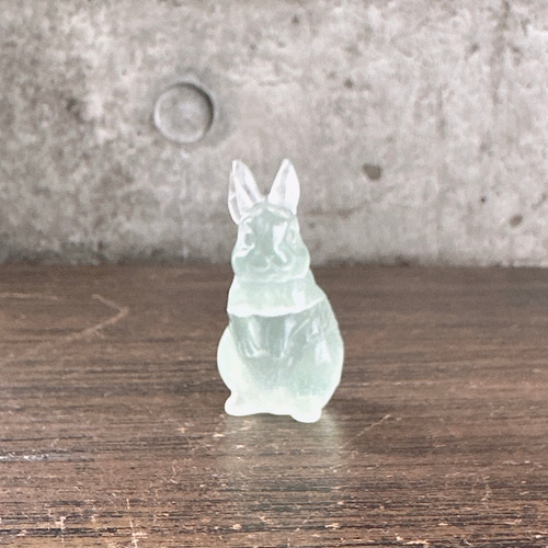 ブルー フローライト うさぎ スフィア おまとめ フローライト うさぎ 彫刻 置物 種類お任せ (販売単位：1個