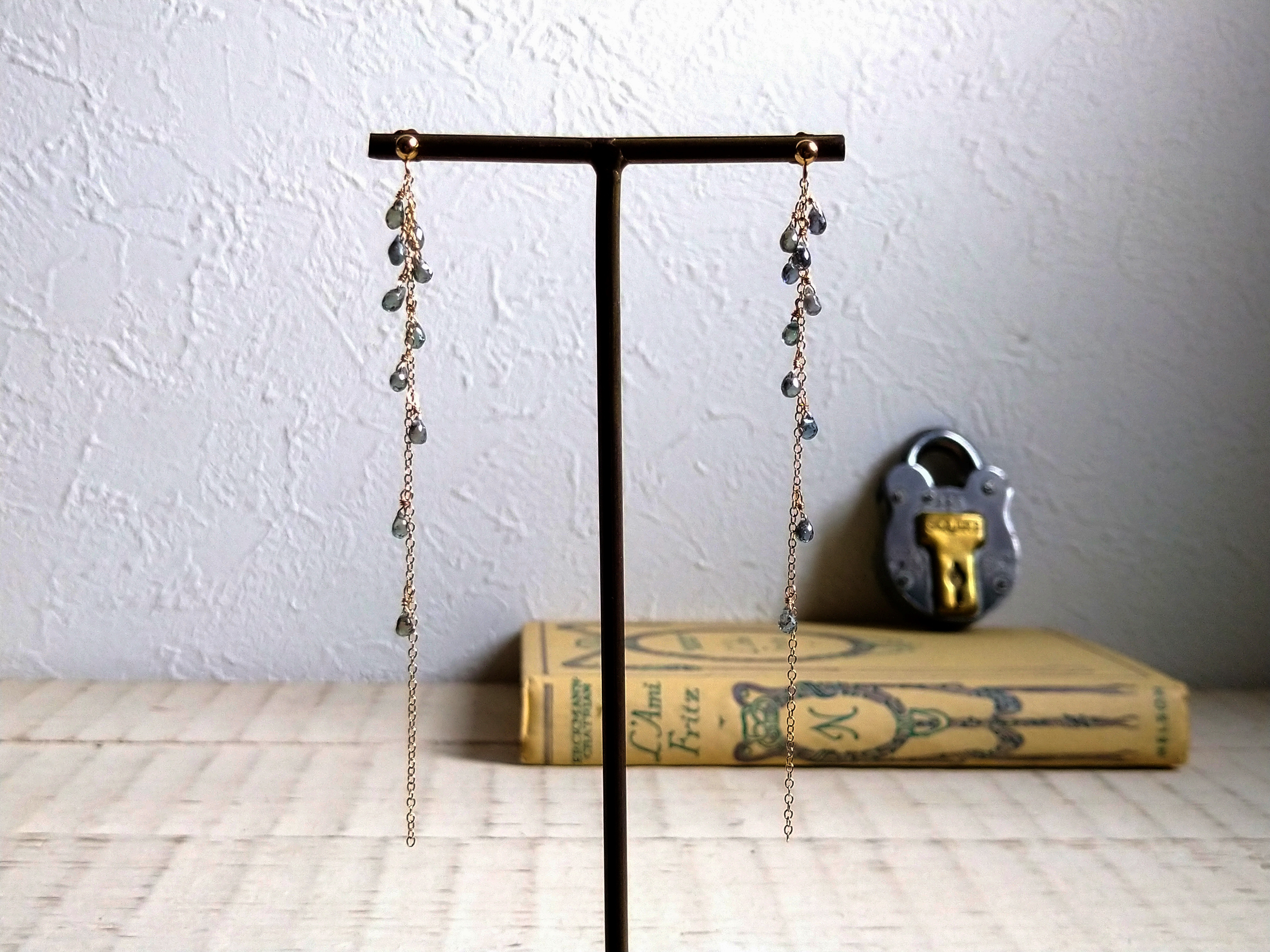 1点限定 送料無料 14kgf 天然石ブルーグリーンサファイアのピアス／イヤリング 6,497円