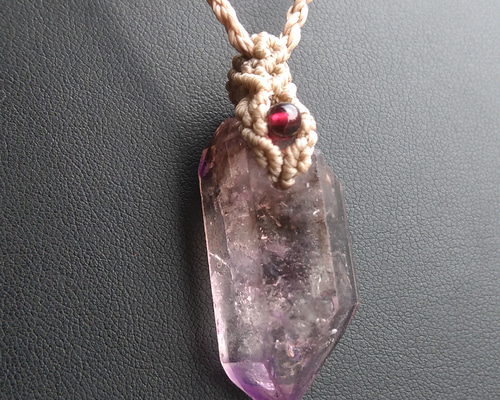 ブラジル産】スーパーセブンの天然石マクラメペンダント[PEN-36