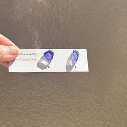 【1点物】月夜の海　水彩アート　手描き　イヤリング　樹脂ノンホールピアス　青　紫　絵の具　鉱石風　ブルー　小ぶり　個性的 6枚目の画像