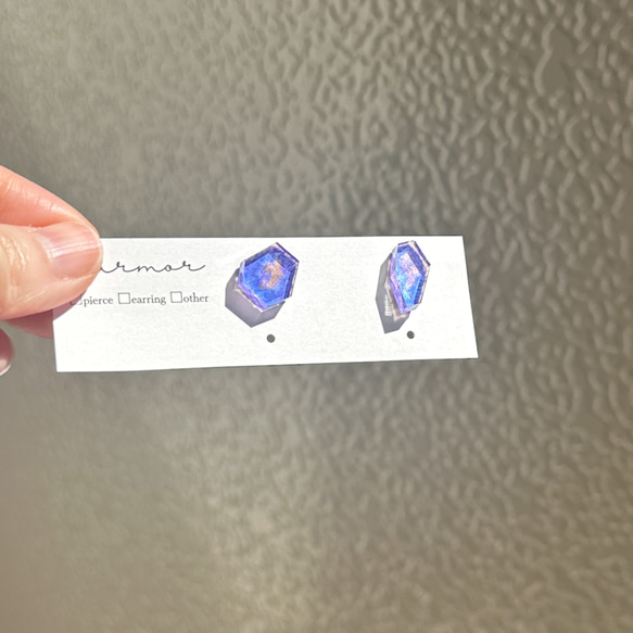 【1点物】月夜の海　水彩アート　手描き　イヤリング　樹脂ノンホールピアス　青　紫　絵の具　鉱石風　ブルー　小ぶり　個性的 8枚目の画像