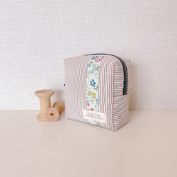 ✳︎ハンドメイド✳︎ポーチ付きティッシュケース　花柄　ブルー ポケット＆蓋付き ポケットティッシュケース ブルーフラワー