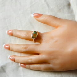 オパールのシルバーリング　ご褒美ジュエリー　シンプル　フォーマルな指輪　大人かわいい天然石 6枚目の画像