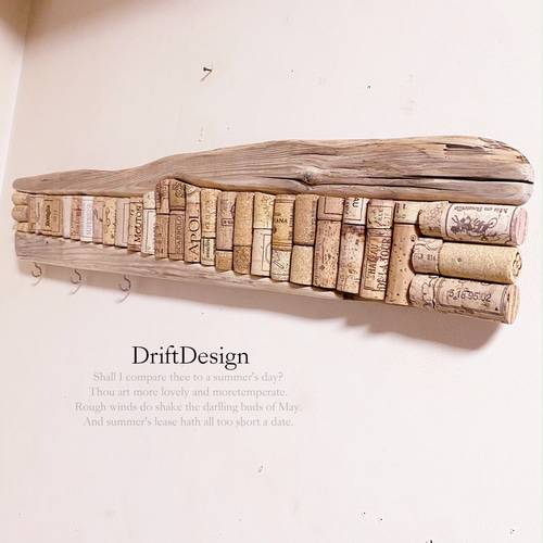 【美品】流木とコルクのお洒落なコルクボード（Drift Design) Drift Design〜 キレイめ流木のお洒落なフック付壁掛けデザインボード