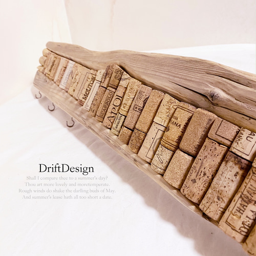 【美品】流木とコルクのお洒落なコルクボード（Drift Design) Drift Design〜 キレイめ流木のお洒落なフック付壁掛けデザインボード