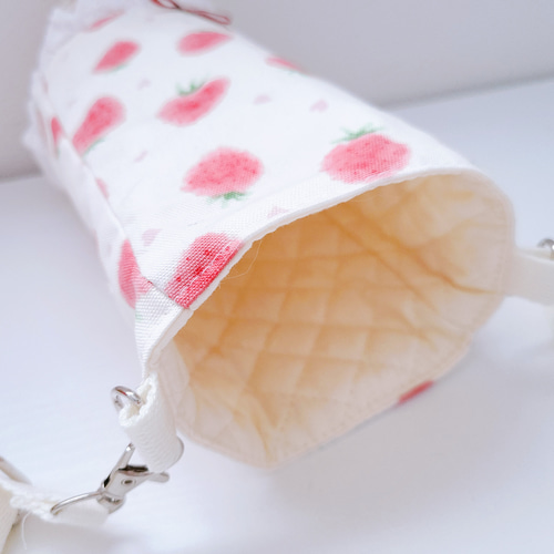 送料無料☆イチゴ柄 水筒カバー・水筒ケース・サーモス1L用 雑貨