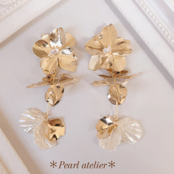 gold metal flower✨ミディアムウエディング ピアス 2枚目の画像