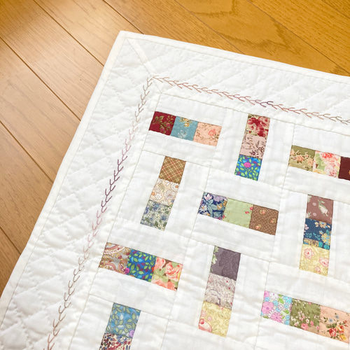 レター（文字）Hのパッチワークタペストリー パッチワークキルト