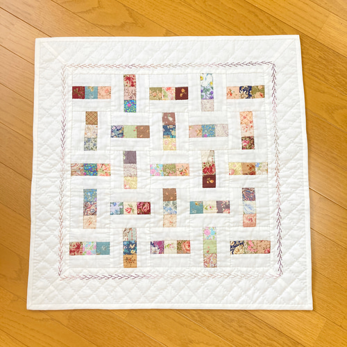 レター（文字）Hのパッチワークタペストリー パッチワークキルト