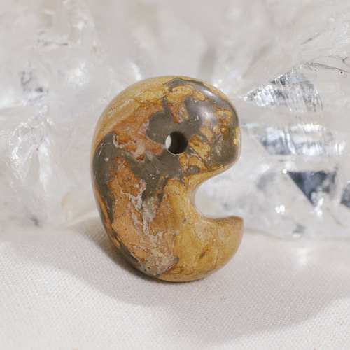 津軽錦石の勾玉 25mm ［m017］ 天然石 FromRawStone 通販 16247191
