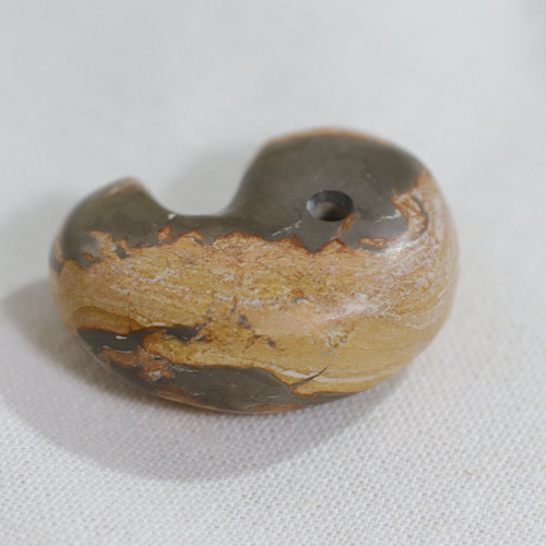 津軽錦石の勾玉 25mm ［m017］ 天然石 FromRawStone 通販 16247191