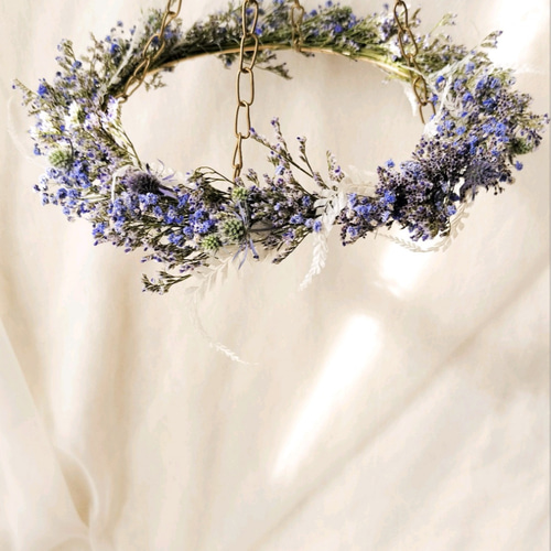 花かんむりのような 青のかすみ草とスターチスのフライングリース 25cm