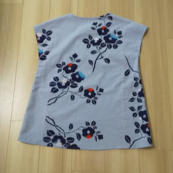 再販 ゆかた地　綿　フレンチブラウス　優しいグレーパープル地に花柄 4枚目の画像