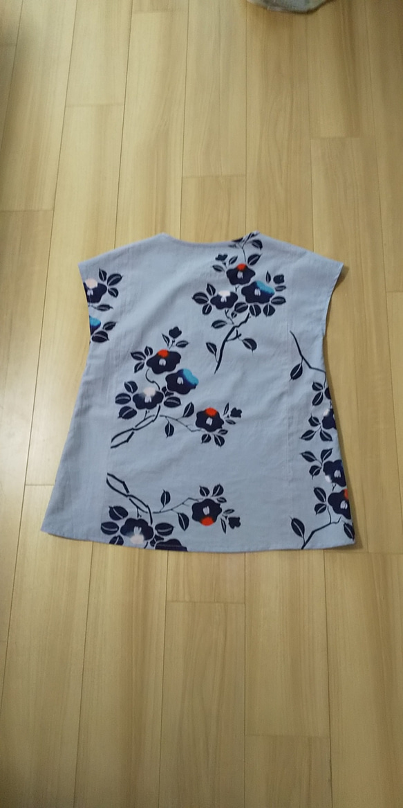 再販 ゆかた地　綿　フレンチブラウス　優しいグレーパープル地に花柄 4枚目の画像