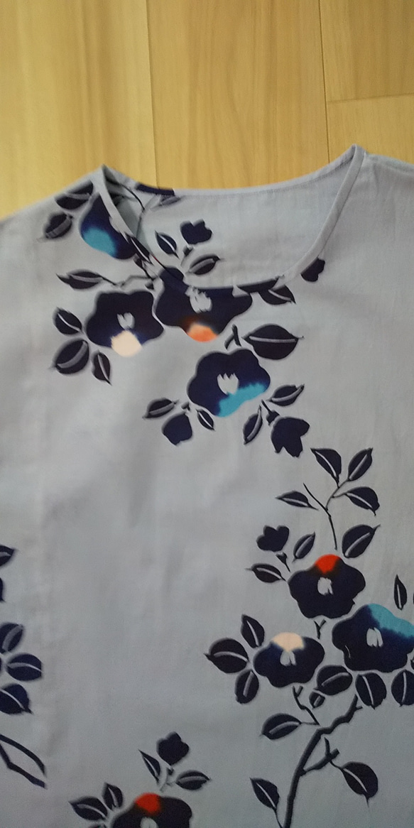 再販 ゆかた地　綿　フレンチブラウス　優しいグレーパープル地に花柄 2枚目の画像