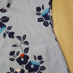 再販 ゆかた地　綿　フレンチブラウス　優しいグレーパープル地に花柄 3枚目の画像