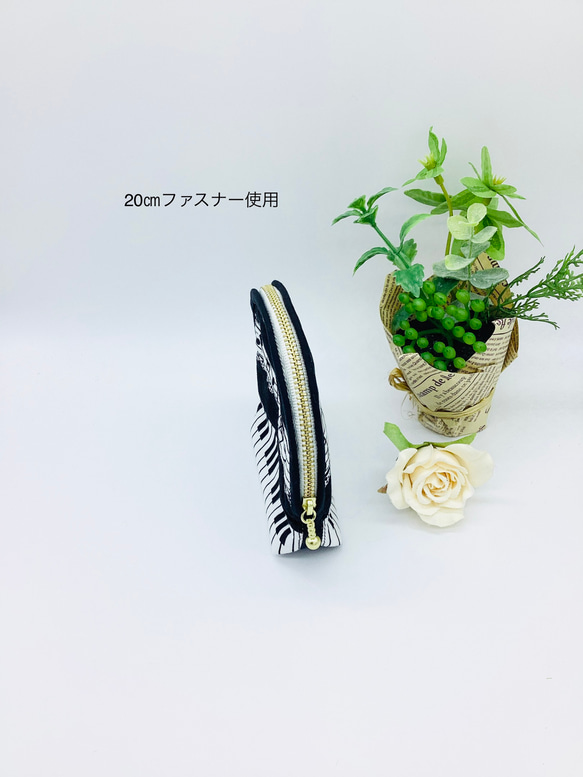 【再販】ハーフラウンド型ポーチ☆ピアノ&音符柄（黒）ポケット付き 3枚目の画像