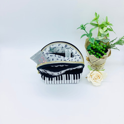 【再販】ハーフラウンド型ポーチ☆ピアノ&音符柄（黒）ポケット付き 6枚目の画像