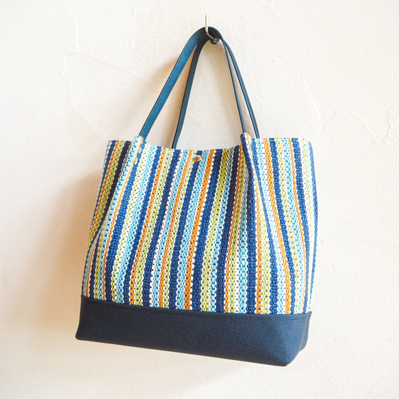 夏季多色手工編織面料製成的蓬鬆手提包（藍色） 第5張的照片