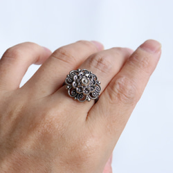 【指輪】　銀の花　アンティーク　ガラスボタン 3枚目の画像
