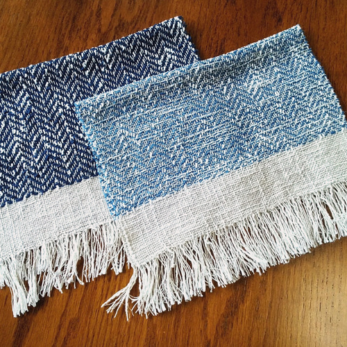 藍染め手織ティーマットB(ランチョンマット、淡い水色のジグザグ柄