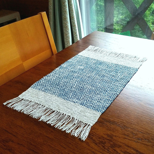 藍染め手織ティーマットB(ランチョンマット、淡い水色のジグザグ柄