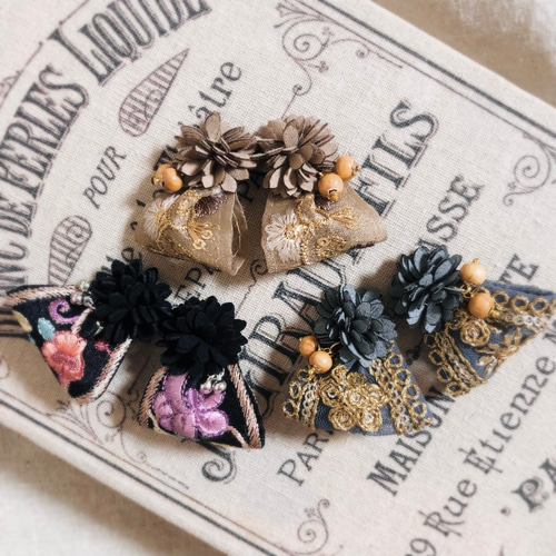 インド刺繍リボン ベージュ フラワー ウッド タッセル ✿ ウッドビーズ 