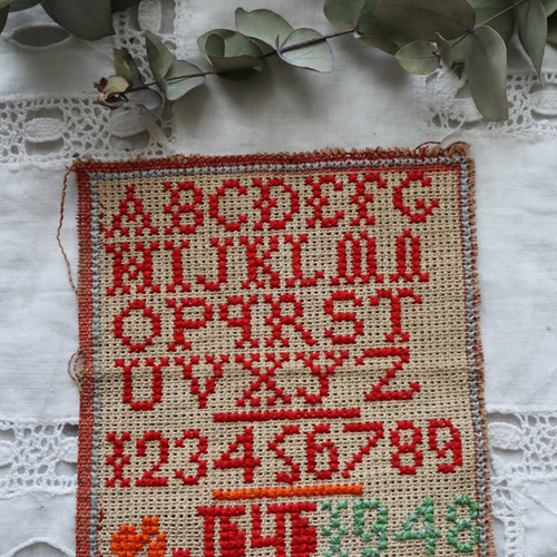 クロスステッチ刺繍 刺繍作品 アルファベットサンプラー ビンテージ- クロスステッチ刺繍 刺繍作品 アルファベットサンプラー ビンテージ-