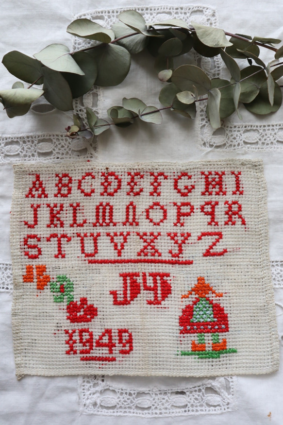 クロスステッチ刺繍 刺繍作品 アルファベットサンプラー ビンテージ- クロスステッチ刺繍 刺繍作品 アルファベットサンプラー ビンテージ-