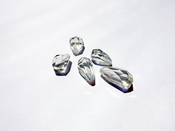 K14gf 『 D 』シェイプピアス グリーンアメシスト 4枚目の画像