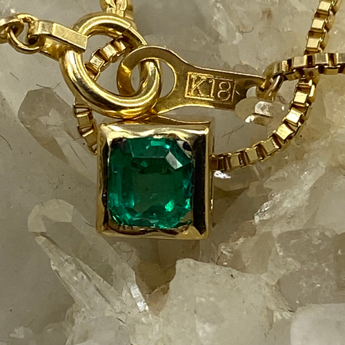 used k18YG AU750 18金　天然エメラルド　天然ダイヤモンド used k18YG AU750 18金天然エメラルド天然ダイヤモンド