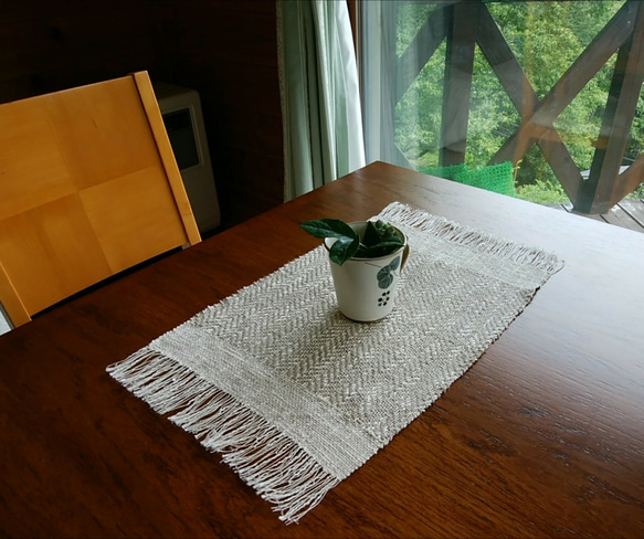 リネン生成り手織ティーマットC (ランチョンマット、生成り色のジグザグ柄) 1枚目の画像