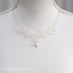 梭織蕾絲棉質珍珠項鍊 &lt;米色&gt; 第1張的照片