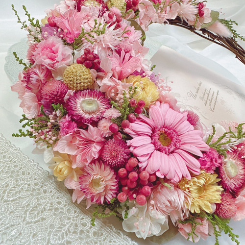 春リース 母の日 プレゼント フラワーリース 春まち パステル 特大 ガーベラ リース ＜ Floral Happiness