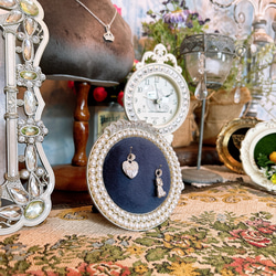 アンティーク雑貨 シックでエレガントなチャームディスプレイスタンド