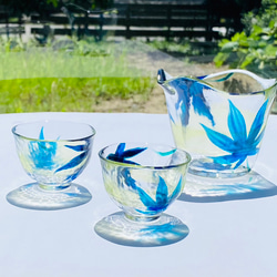 Creema限定【夏季】藍色秋葉耐熱玻璃清酒瓶+豬口配對｜父母禮物、結婚禮物、退休禮物、新房禮物 第3張的照片