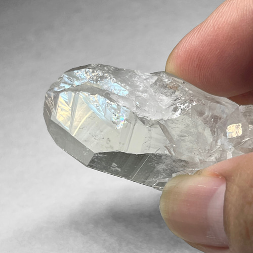 【匿名発送】クル渓谷産 ライトスモーキー水晶（セルフヒールド） 匿名発送】クル渓谷産 ライトスモーキー水晶（セルフヒールド