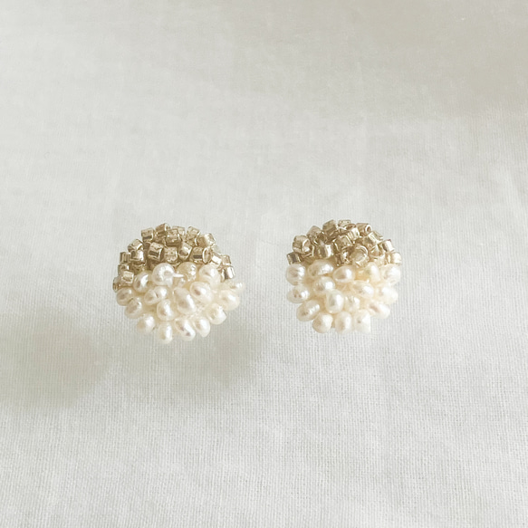 アレルギー対応◯ 淡水パールとアンティークシルバーのビーズ刺繍