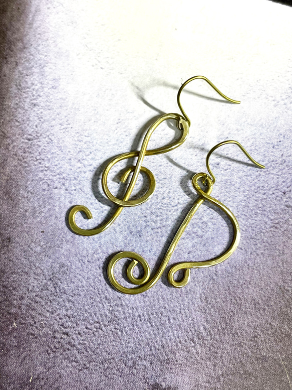 ト音記号と八分音符のピアス 4枚目の画像