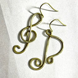 ト音記号と八分音符のピアス 2枚目の画像