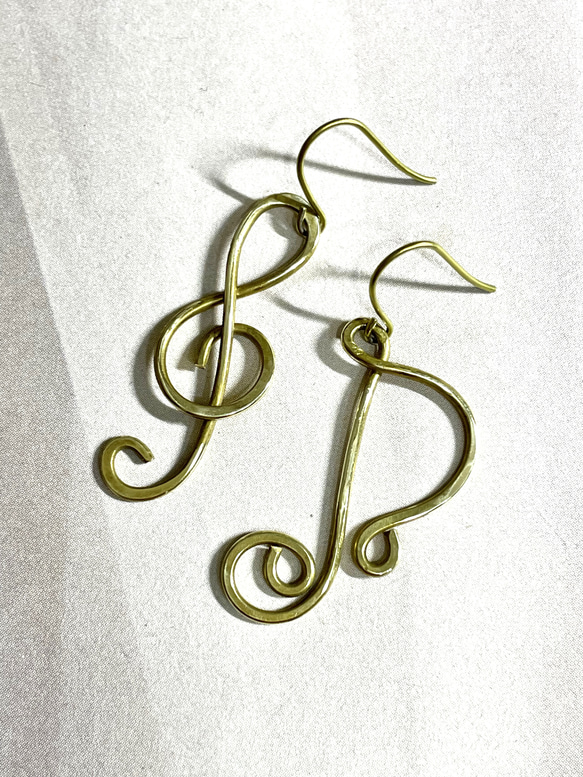 ト音記号と八分音符のピアス 2枚目の画像