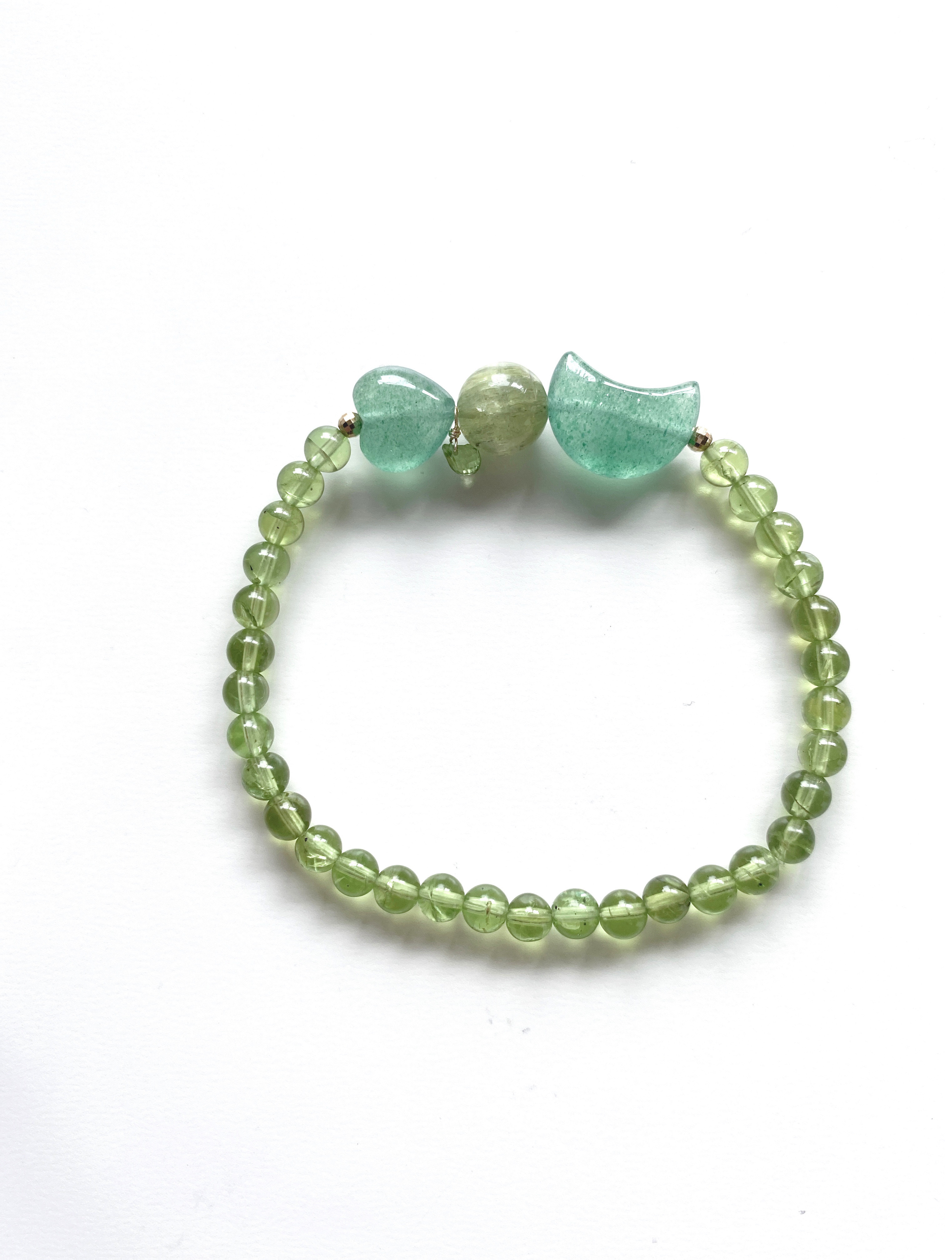 【7-171】ペリドットとグリーンクンツァイト、グリーンアベンチュリンの月とハートのブレスレット