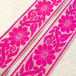1mより インド刺繍リボン チロリアンテープ 花 ピンク 北欧☆民族衣装☆手芸 リボン 1枚目の画像