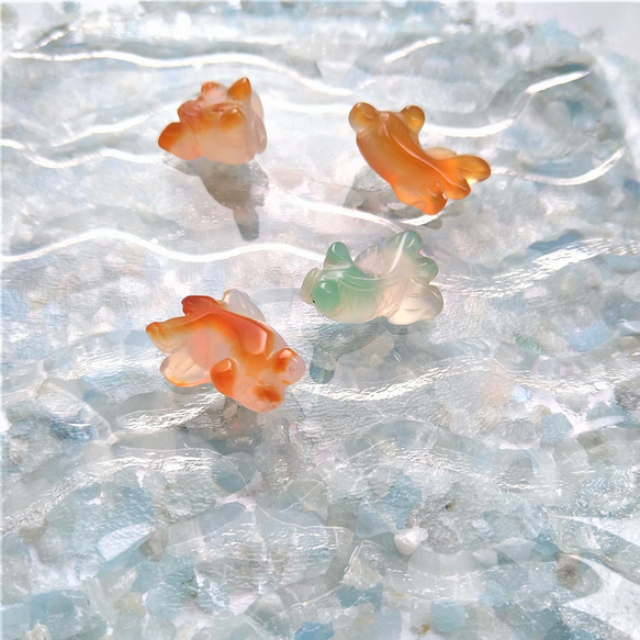 メノウの金魚の置物 メノウの金魚の置物