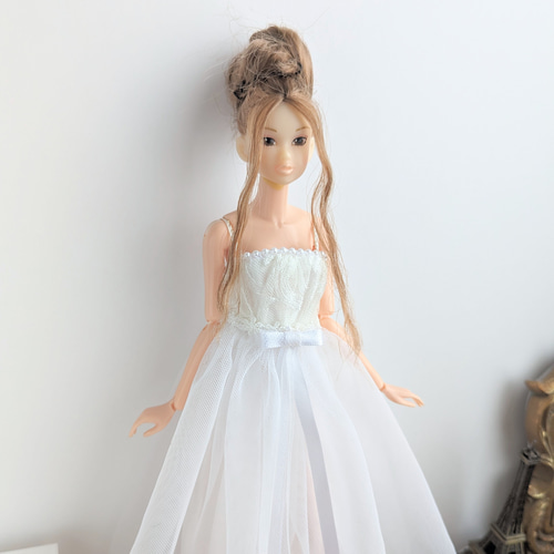 921【momokoDOLL アウトフィット】白のチュールのドレス その他