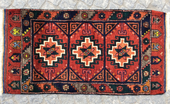 手織りトルコ絨毯 111x57cm アンティーク ラグ 3枚目の画像